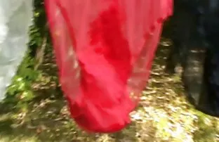 Rugalmas, hármasszex egy amatőr lány