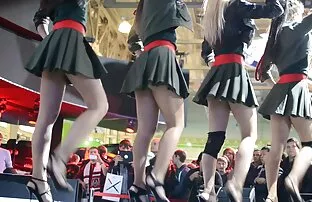 A fiúk üvege a Vero barna csajok hálózatból