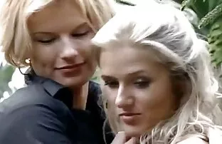 Egy éjszakai klubban nagy márkát rendelt neki. családszex