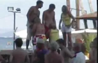 Nagyi hazi sex videok egy kis zokni le, míg a férje nincs otthon