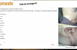 Julia megette a férfi sexelnek térdét