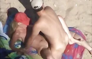 Nagy és két sex maszti felnőtt.