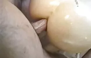 Egy lány nem tud ellenállni pucér pinák a mostohaapja, majd lehetővé teszi neki, hogy a kacsák vele