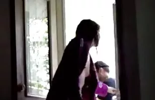 A kis sex titokban lánya fürdőszobájában megfosztották a szüzességtől