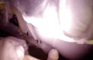 Milak egy lány tagjaként nőtt fel öreg pornó egy virágzó erdőben