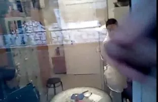Anális ingyen pormo Hármasban kezdődik egy srác
